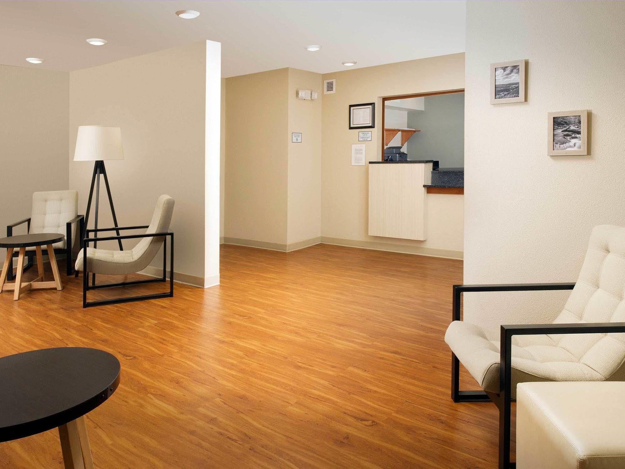 Woodspring Suites Akron Portage Lakes Exterior photo